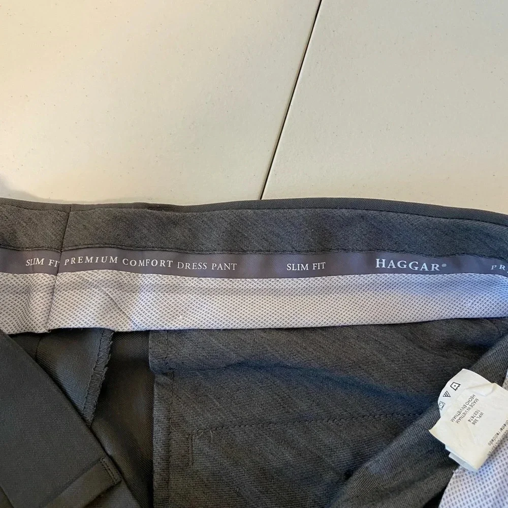 EUC | Haggar men’s‎ premium comfort flat front slim fit dress pants — 32x32